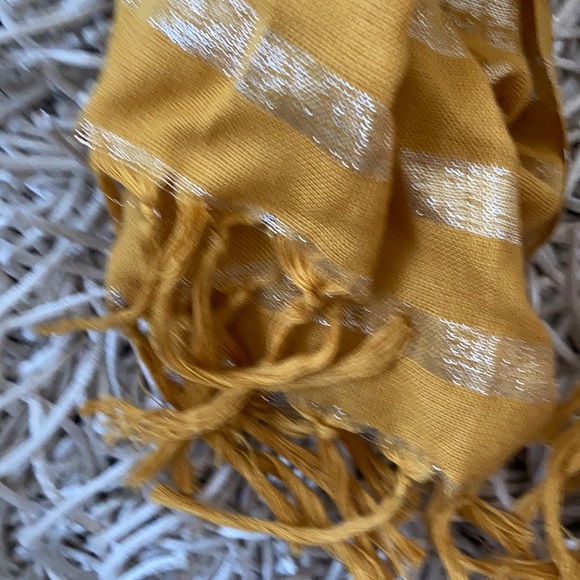 Stripped scarf - Picture 3 of 3